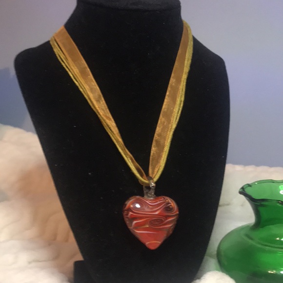 Glass heart necklace orange gold white swirl - Picture 9 of 9